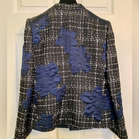 2x HP Armani tweed jacket with flower detailing and a double bow at the collar. - Picture 9 of 14